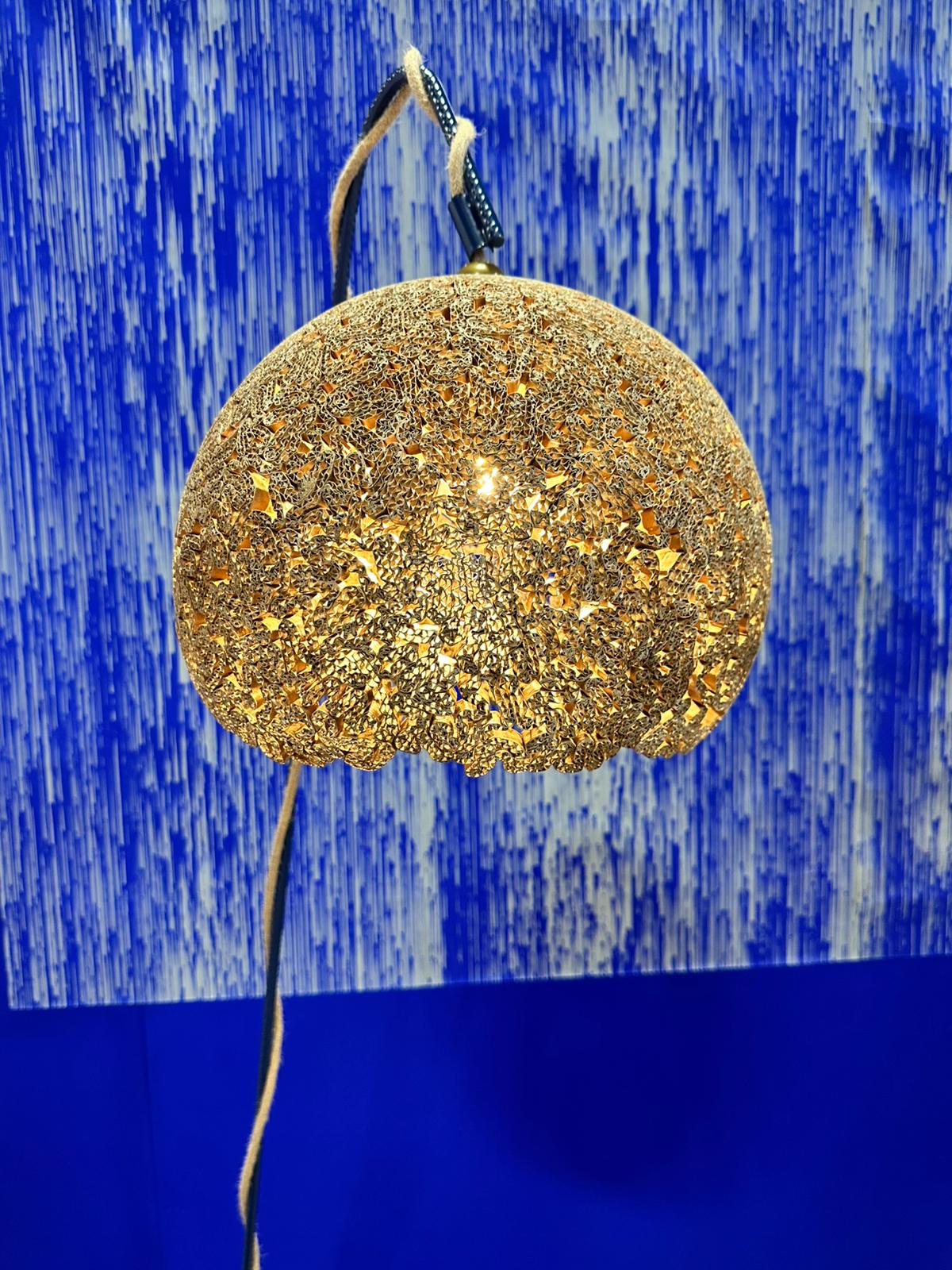 Lampadaire en carton de réemploie collection artisanale 100% française modèle BOLLE
