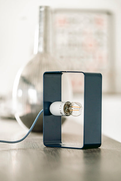 lampe  à poser petit modèle en acier  style minimaliste  fabrication française