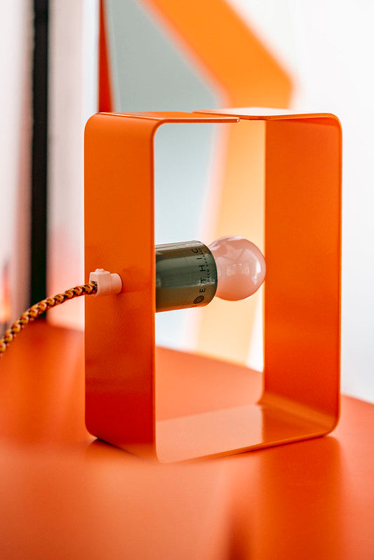 lampe à poser petit format design en acier recyclé fabrication artisanale française